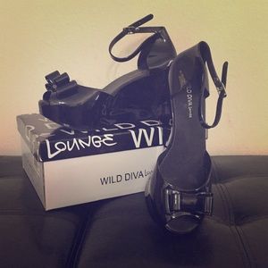 Wild Diva Rubber Bow Peep Toe Wedges